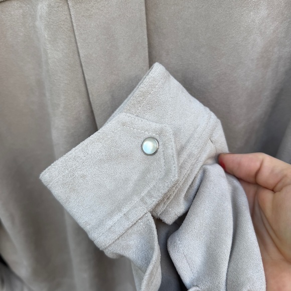 Evereve Arli Faux Suede Western Shirt – Soft Stretch Suede Button Down Large - Picture 5 of 8